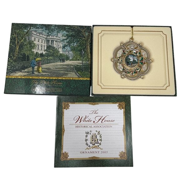 The White House Historical Association 2005 Christmas Ornament Gold Medallion - Picture 1 of 4